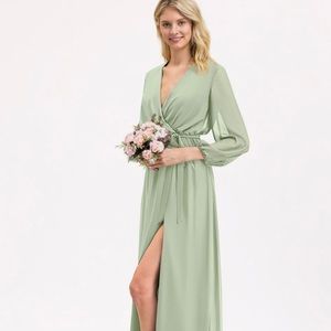 Bust: 33.5 inch, waist: 26,5 inch, hips: 36,75 inch